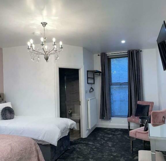 Bed and Breakfast Atlantic Lodge, Main Street Ardara