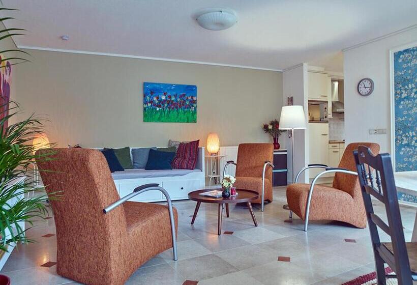 تختخواب و صبحانه Studio # Het Pauwennest