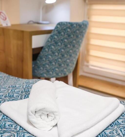 Grand Park Rooms & Apartments