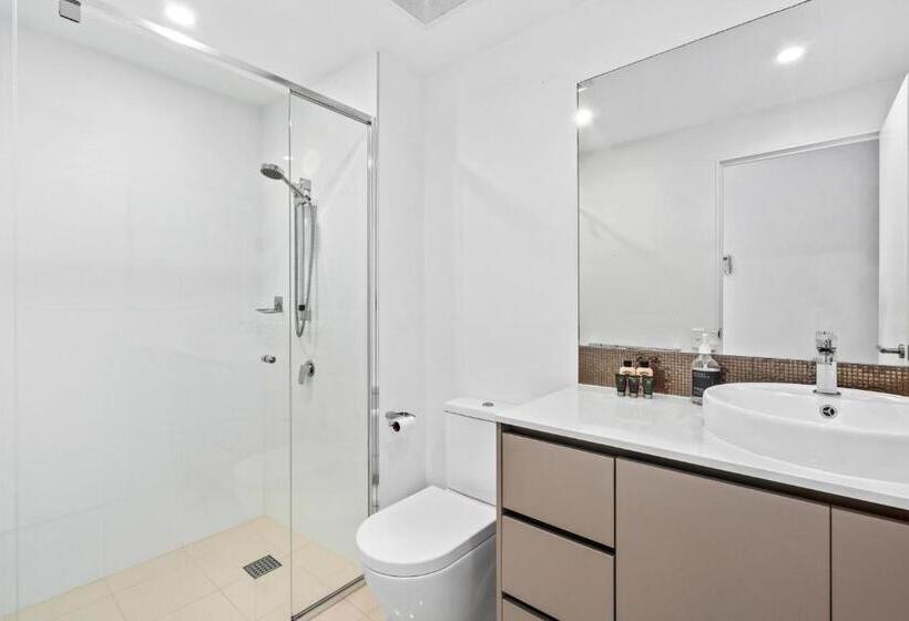 Rhapsody Surfers Paradise Beachfront Sleeps 6   Optimise Bnb