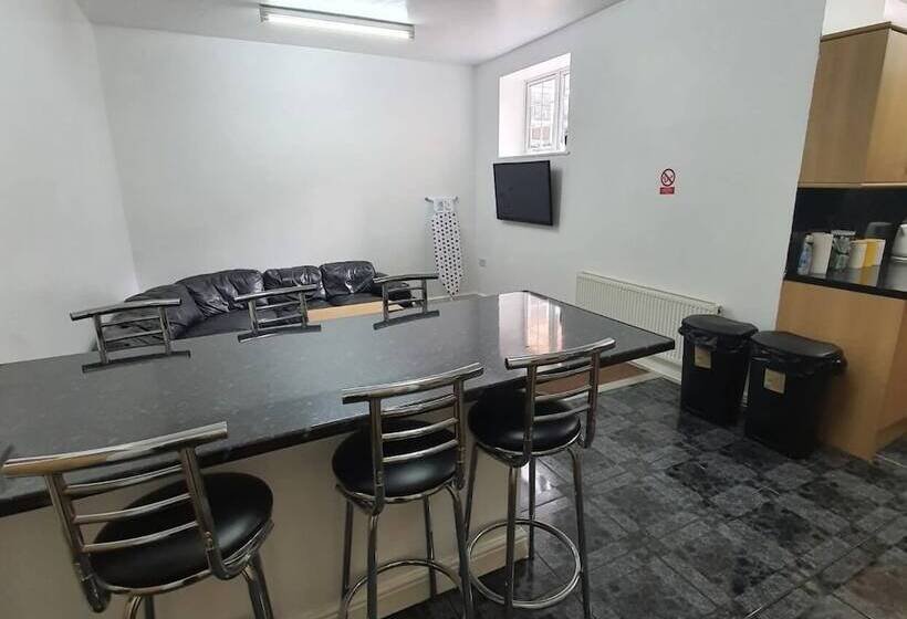 هاستل Sangha Halls