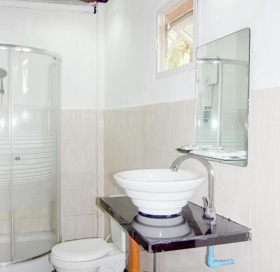 استراحتگاه Chareena Beachside