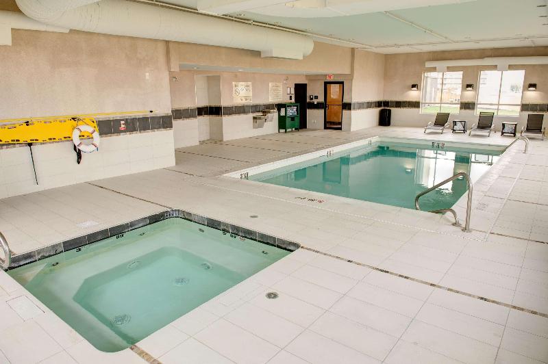 هتل Hampton Inn & Suites By Hilton Regina East Gate