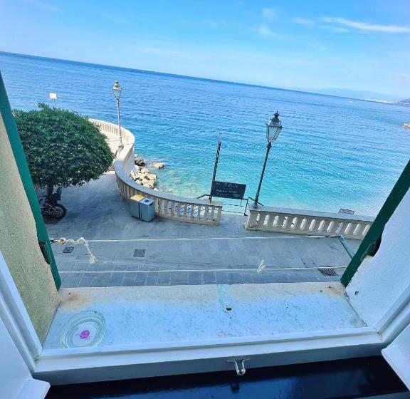 Un Terrazzino Sul Lungomare