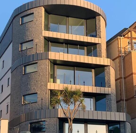 2 The View Apartments Ilfracombe   Seafront, Parking, Lift, Ev