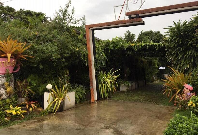 تختخواب و صبحانه Banya Bnb ที่พักบ้านย่าบีแอนด์บี เมืองประจวบฯ