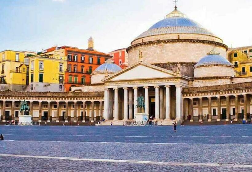 تختخواب و صبحانه Casa Cupiello Via Chiaia   Casa Vacanze Ad Uso Esclusivo