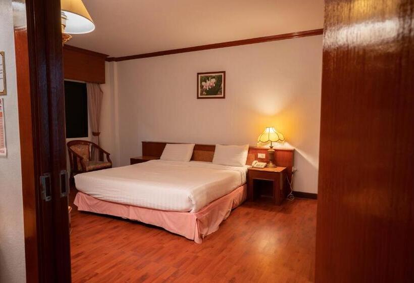 Hotel โรงแรม เพนท์เฮ้าส์ รีสอร์ท เบตง