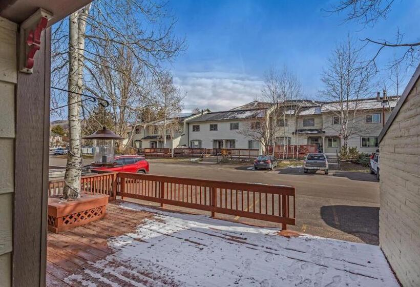 1038  Modern Townhome Close To The Slopes