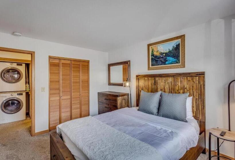 1038  Modern Townhome Close To The Slopes