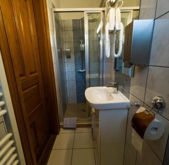 민박 Mamutfenyő Panzió