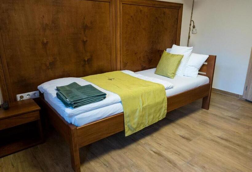 민박 Mamutfenyő Panzió