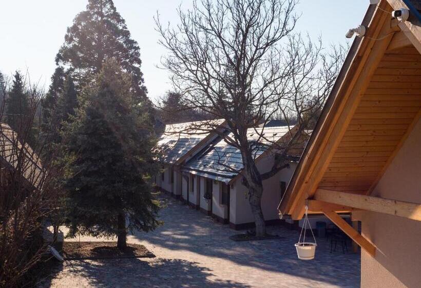 민박 Mamutfenyő Panzió