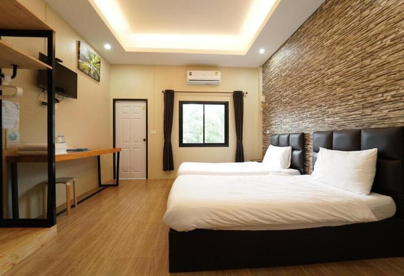 Chillax Khaosok Hostel   Sha Certified