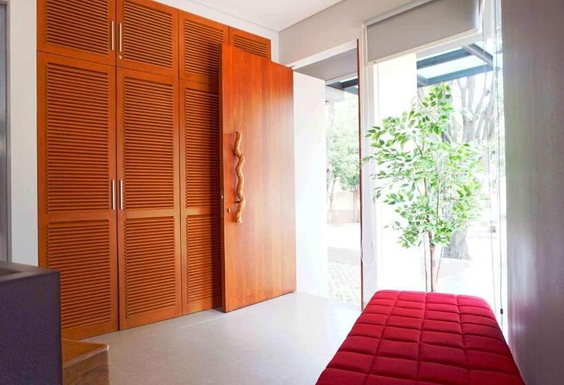 هتل Hm Social Karawaci