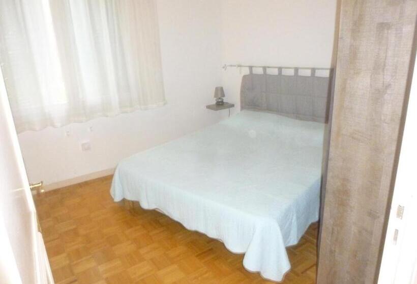 Sanary   Zone Piétonne   Clim   2 Chambres 4 à 6 Personnes   Wifi