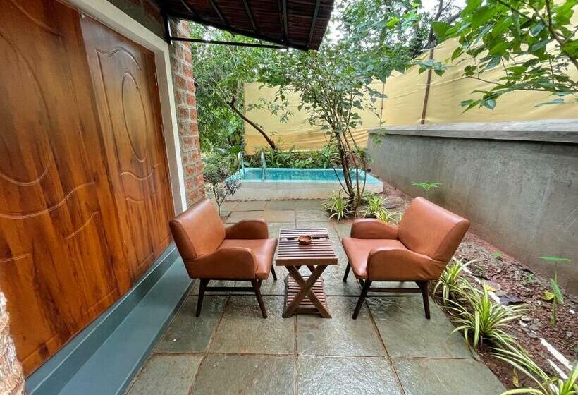Cheerful 3 Bedroom Villa With Private Plunge Pool, Candolim, Goa