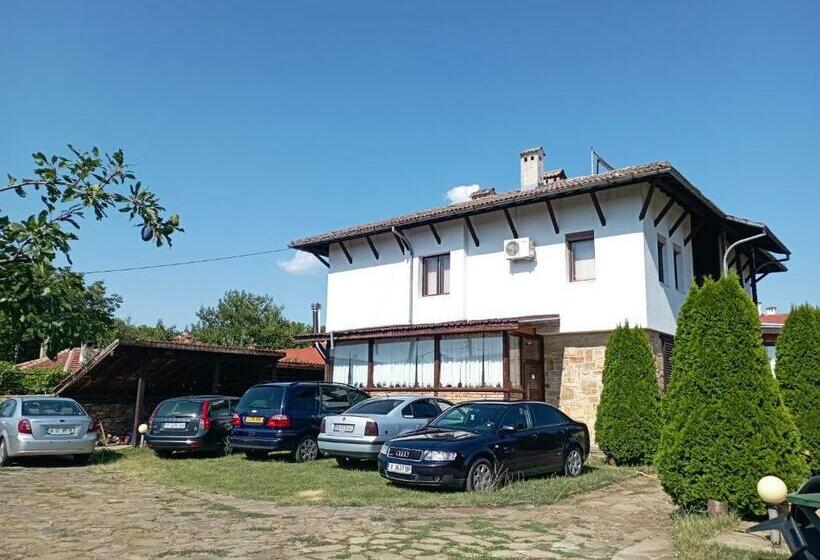 پانسیون Toncho S Guest House For 16 Guests