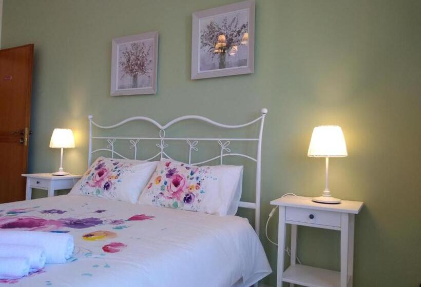 تختخواب و صبحانه Tanzi Home