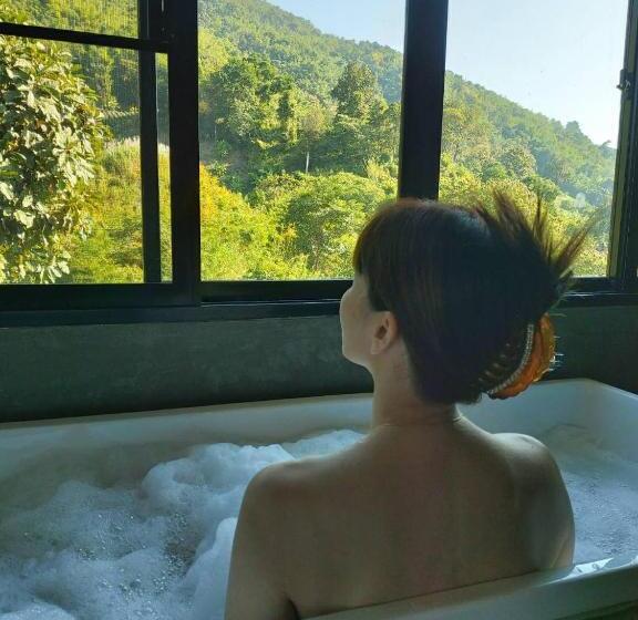 هتل บ้านภูคำฟ้า ดอยปู่ไข่ Baan Phu Kham Fah