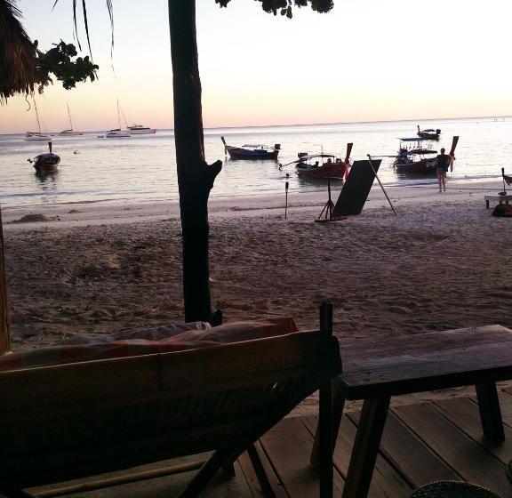 هتل Forra Pattaya Beach Front Bungalow