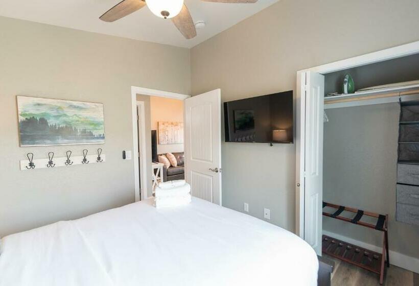 فندق على الطريق Colony Suites