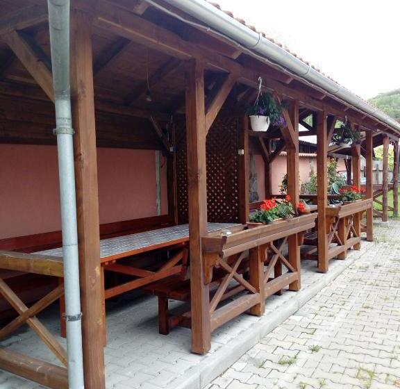 تختخواب و صبحانه Ibolya Imola