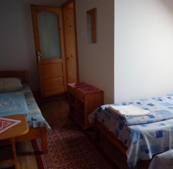 تختخواب و صبحانه Ibolya Imola