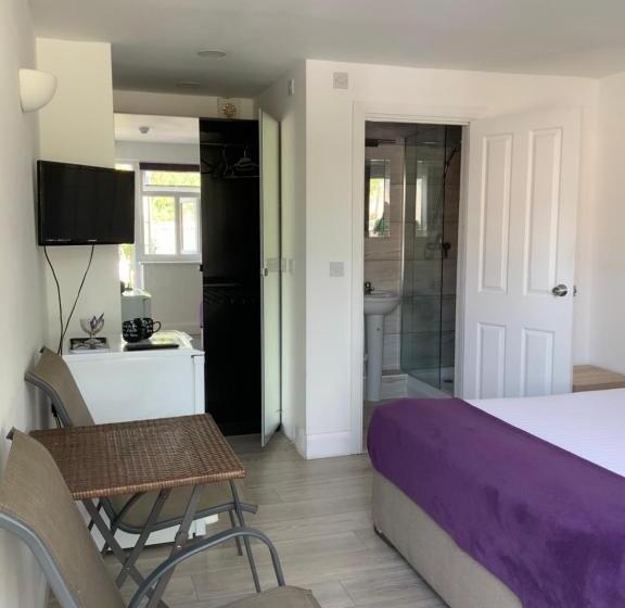 تختخواب و صبحانه Stanwell Stansted Airport