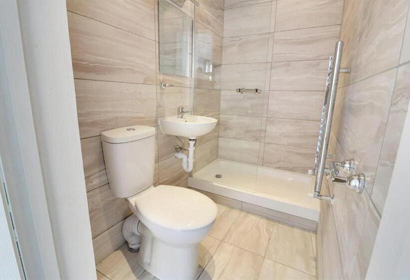 تختخواب و صبحانه Stanwell Stansted Airport