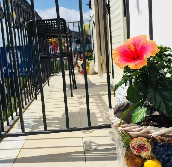 تختخواب و صبحانه Chiaro Di Luna