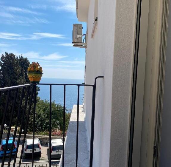 تختخواب و صبحانه Chiaro Di Luna