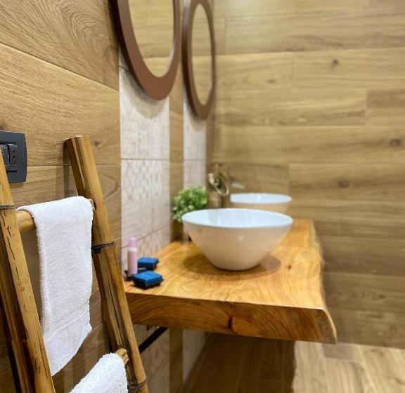 تختخواب و صبحانه Suite Room