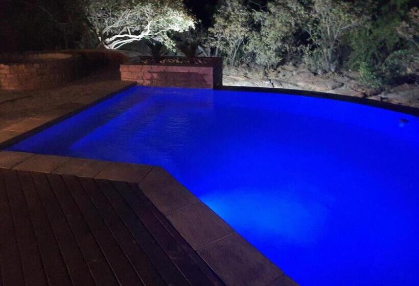 فندق Tholo Private Game Lodge