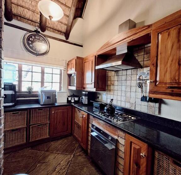 فندق Tholo Private Game Lodge