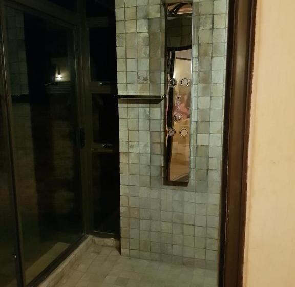 فندق Tholo Private Game Lodge