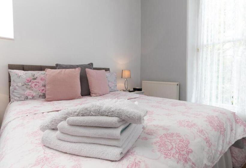 פנסיון Dolafon Guest House