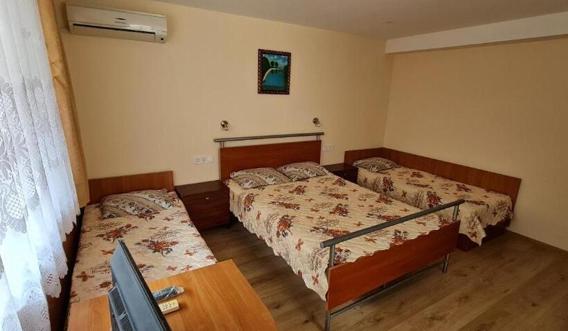 پانسیون Fema Guest House