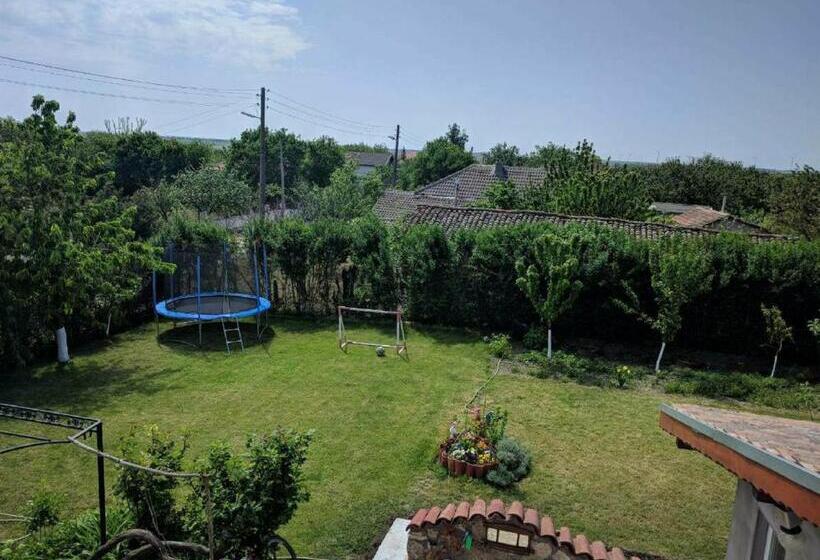 پانسیون Guest House Ezerets