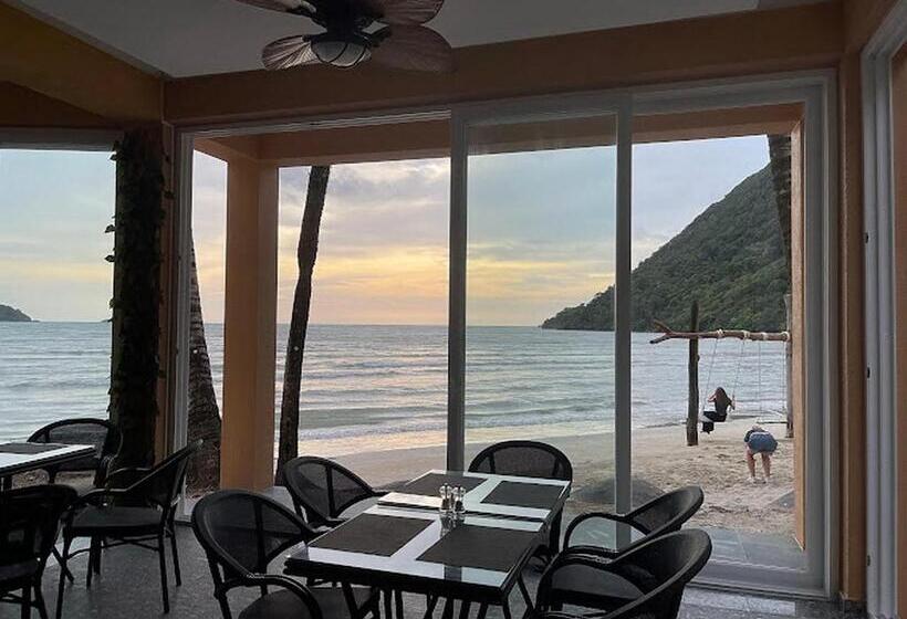 استراحتگاه Siam Royal Bay Beach Villa And Beachfront Apartments