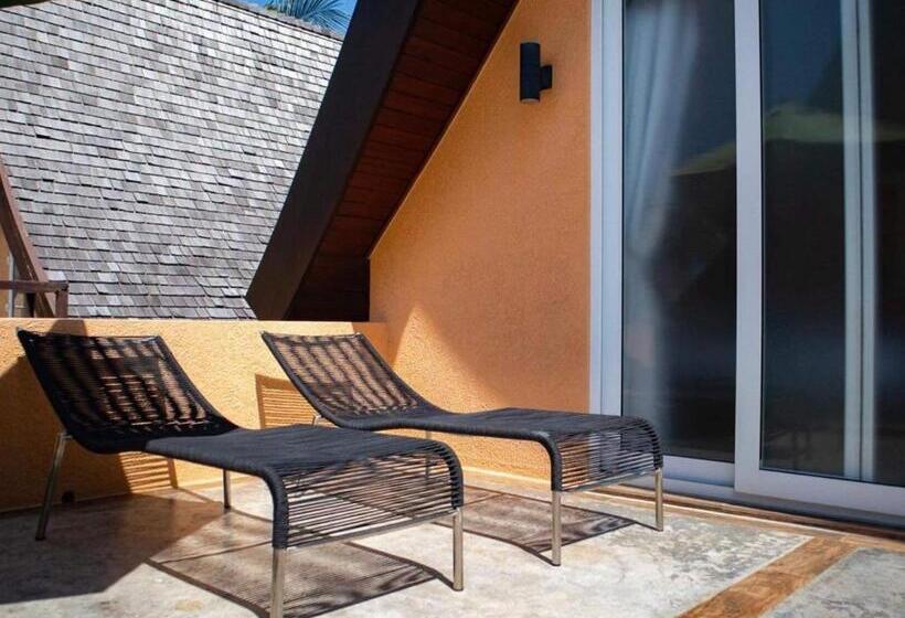 استراحتگاه Siam Royal Bay Beach Villa And Beachfront Apartments