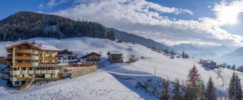 Общежитие Gasthof Tannen   Alm
