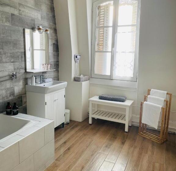 تختخواب و صبحانه La Bohème   Chambres D’hôtes