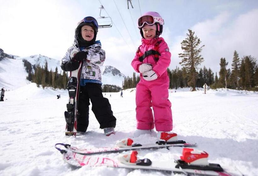 483 Steps To The Slopes Canyon Lodge   Cozy Renovated Mammoth Townhome