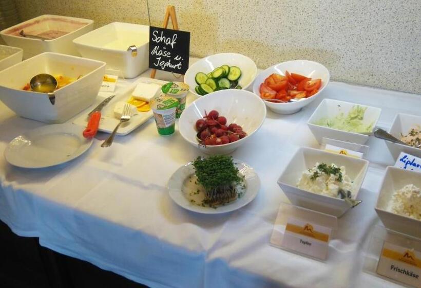 ユースホステル Gasthof Restaurant Steirereck N