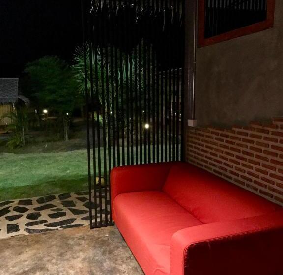 هتل Baan Nork Farmstay บ้านนอก ฟาร์มสเตย์