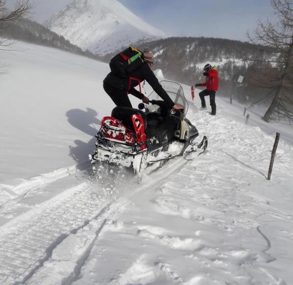 ホテル Rifugio Al Lago Del Mortirolo In Inverno Raggiungibile Solo A Piedi