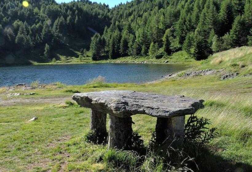 ホテル Rifugio Al Lago Del Mortirolo In Inverno Raggiungibile Solo A Piedi
