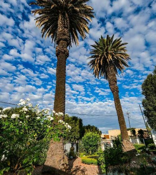 پانسیون Rose Acres Guest House