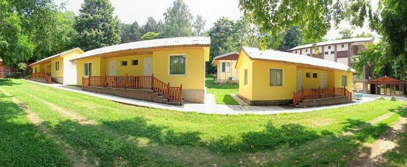 리조트 бунгала камена Bungalows Kamena